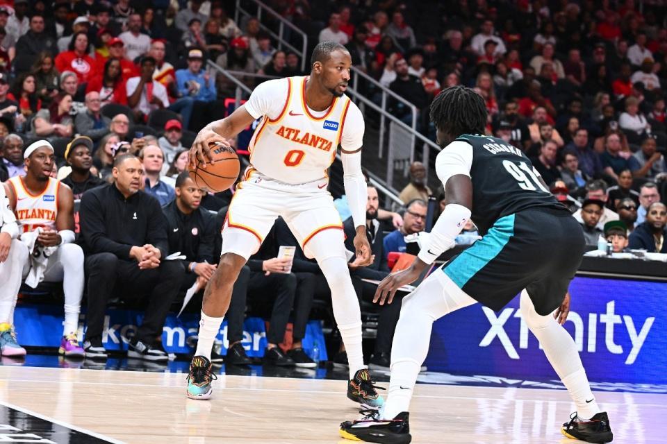 KY开云官网体育下载-杨瀚森0+1+1！开拓者狂输老鹰34分 库明加20+7加盟全胜