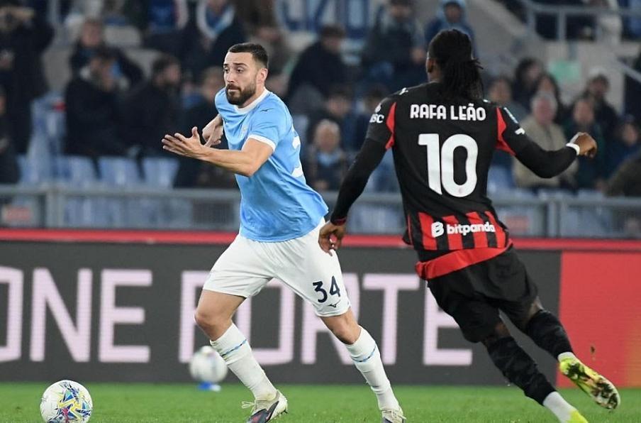 KY开云官网-足坛一夜动态!曼联复仇维拉,巴萨造5-2惨案,AC米兰吞赛季第3败