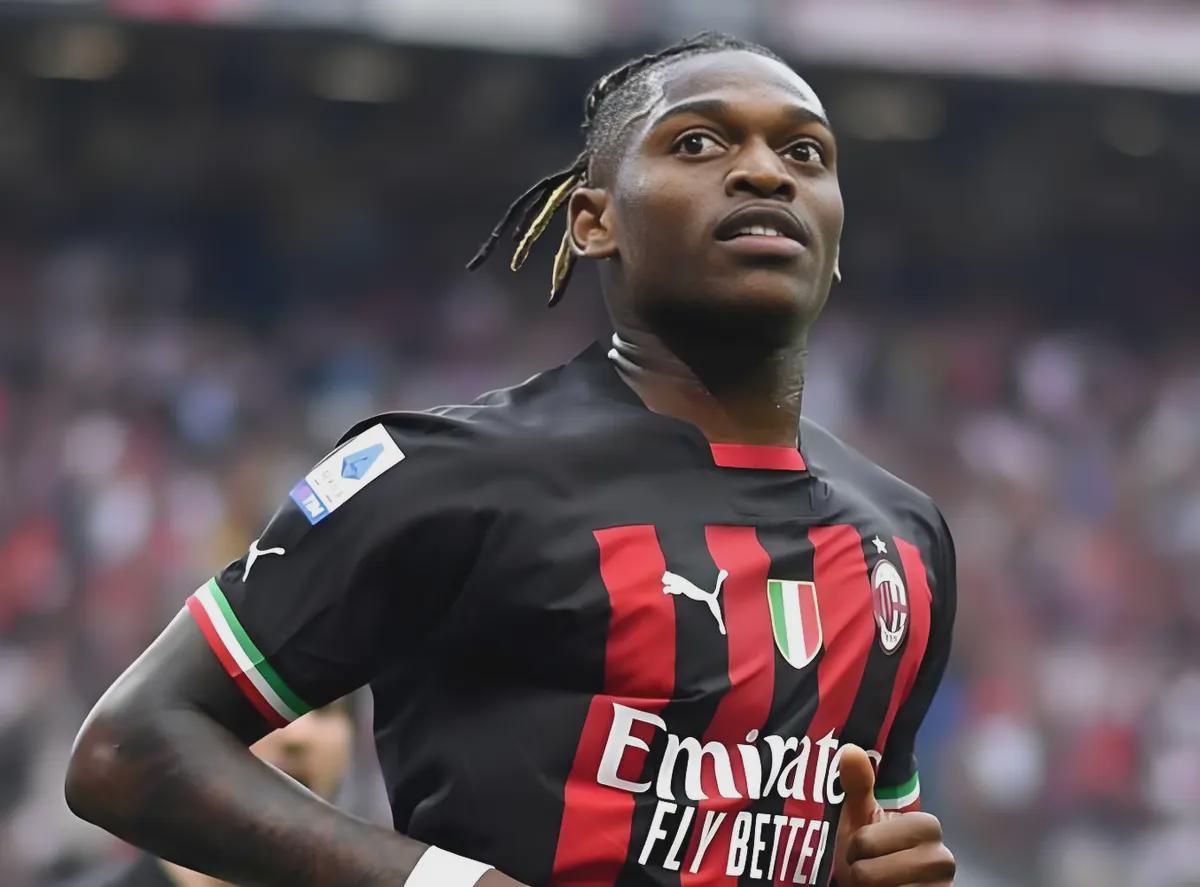 一剑封喉却先戳自己人!米兰头牌怒推主帅,8分差距引爆内讧危机